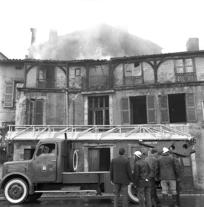 Incendie à l’Hôtel-Dieu, 9 mars 1963 (fonds Lagrange, 52 Fi 845_01)